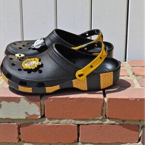 CROCS x Harry Potter Hufflepuff Classic Clog US Size M8/W10 3 Hufflepuff Jibbitz